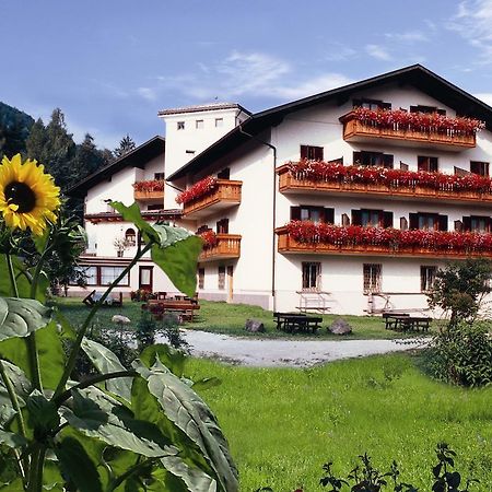 Hotel Brueckenwirt - Al Ponte Montagna Bagian luar foto