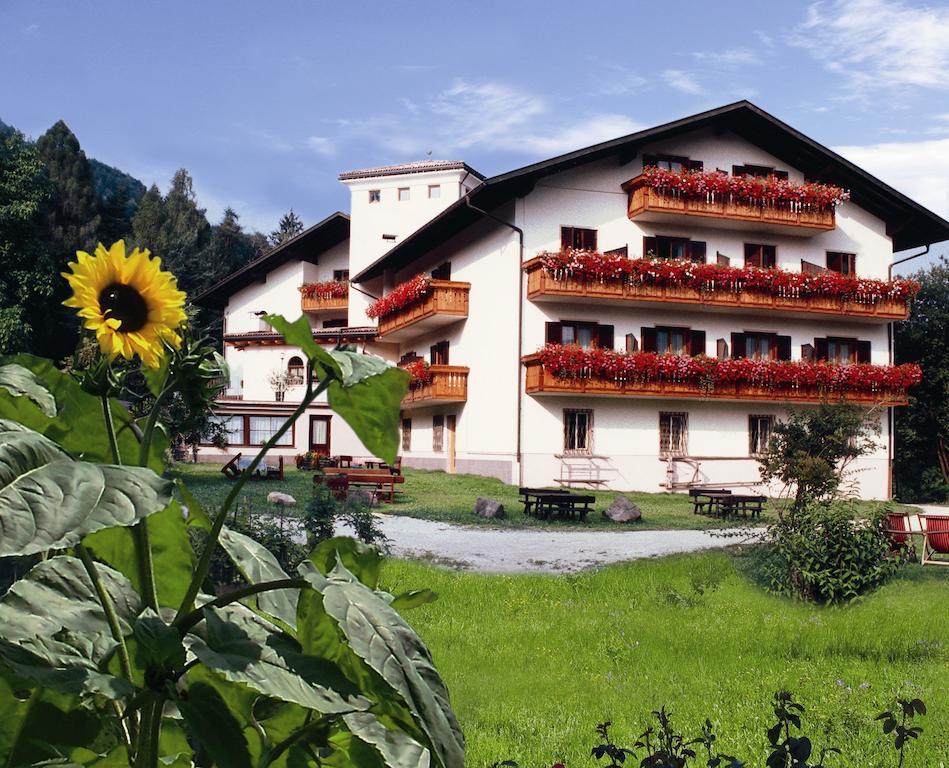 Hotel Brueckenwirt - Al Ponte Montagna Bagian luar foto